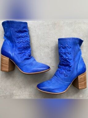๐ A.S.98 Blue Boots